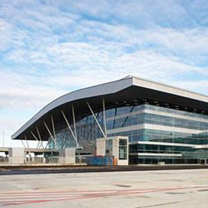 Aeropuerto Internacional  Rosalía de Castro - 10 Km